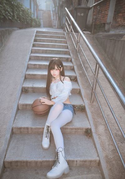 老汉扛起警花的腿进入_1080P高清完整版播放